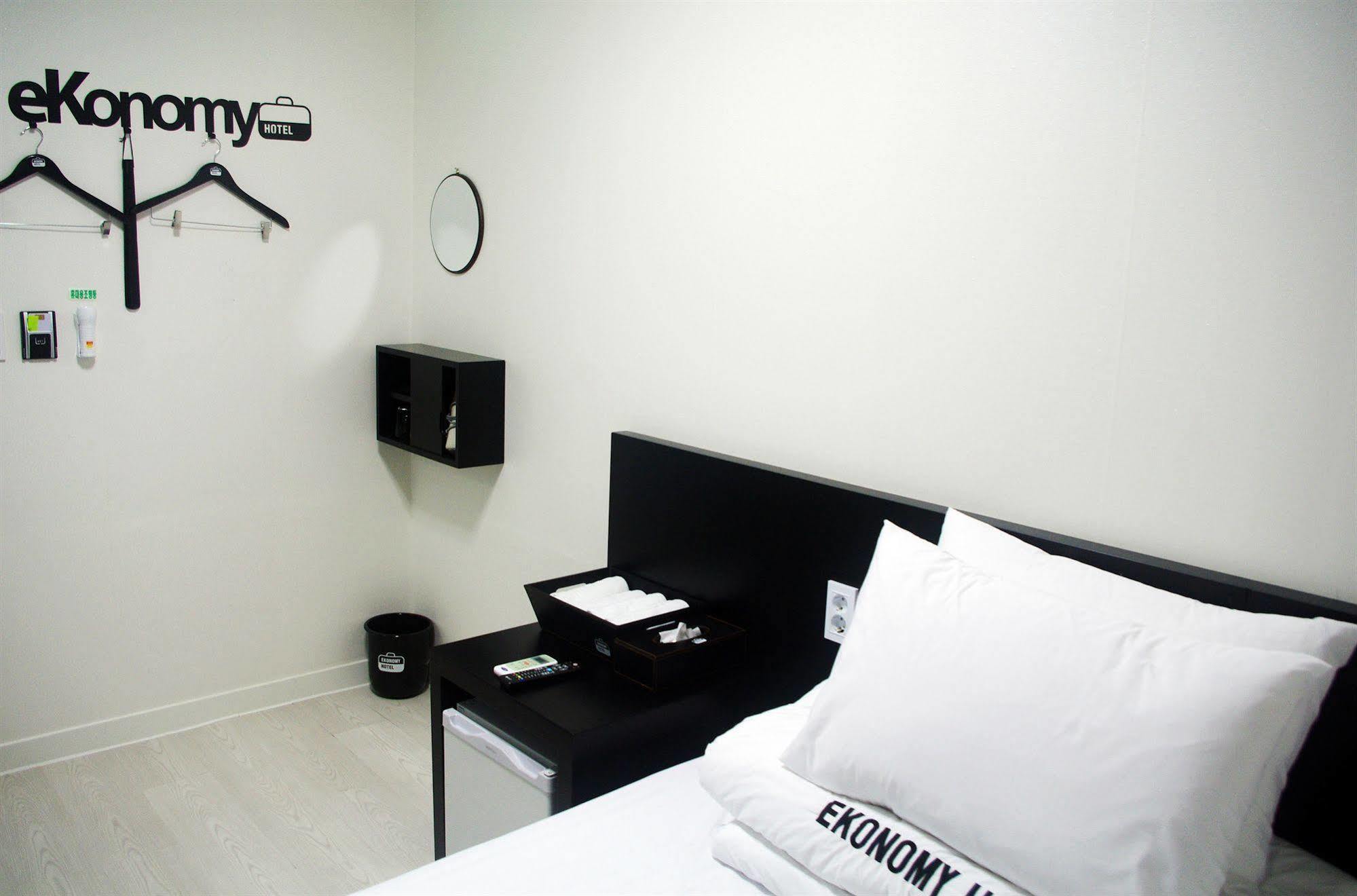 Ekonomy Hotel Nampo Busan Exteriör bild
