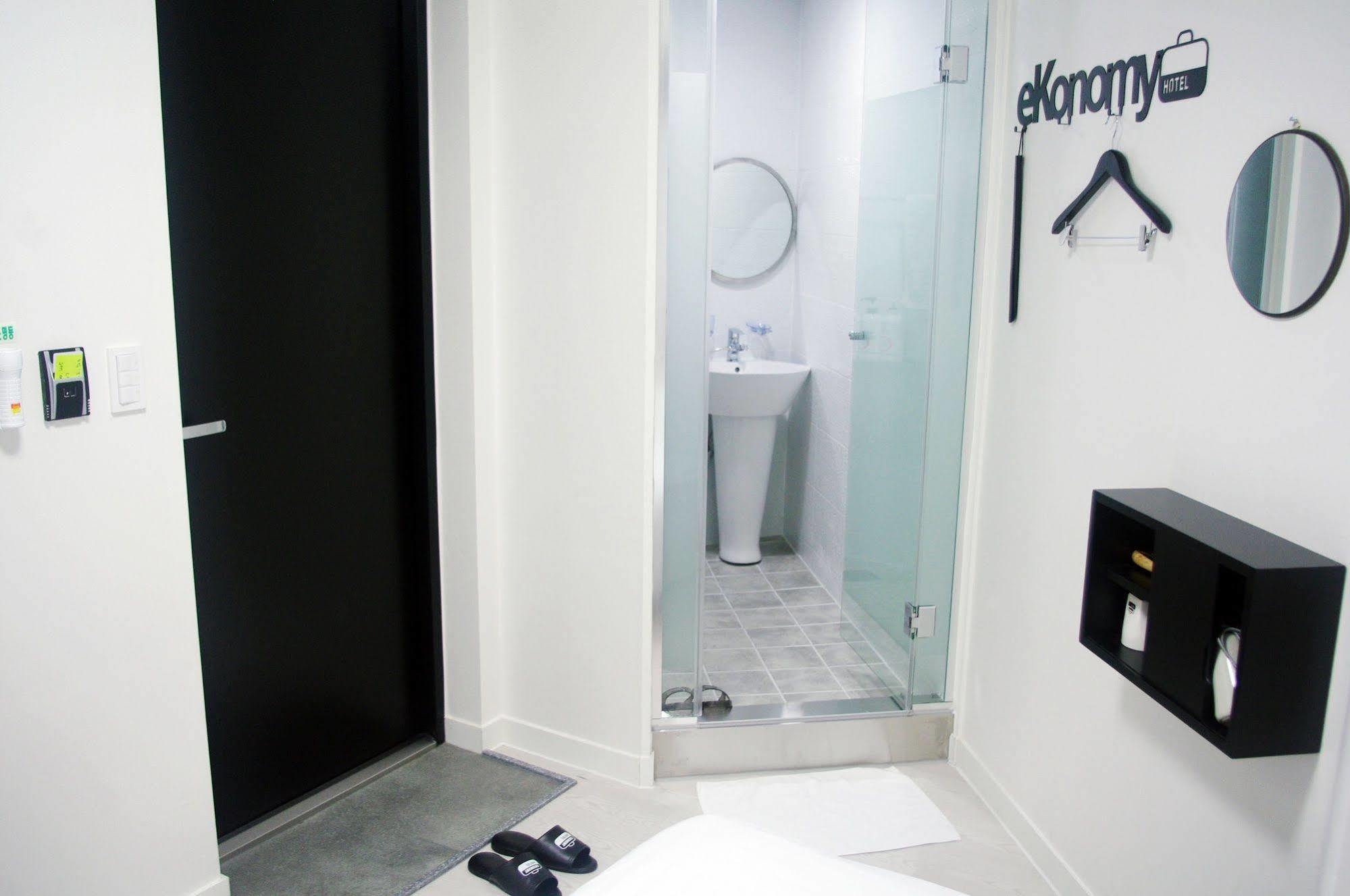 Ekonomy Hotel Nampo Busan Exteriör bild