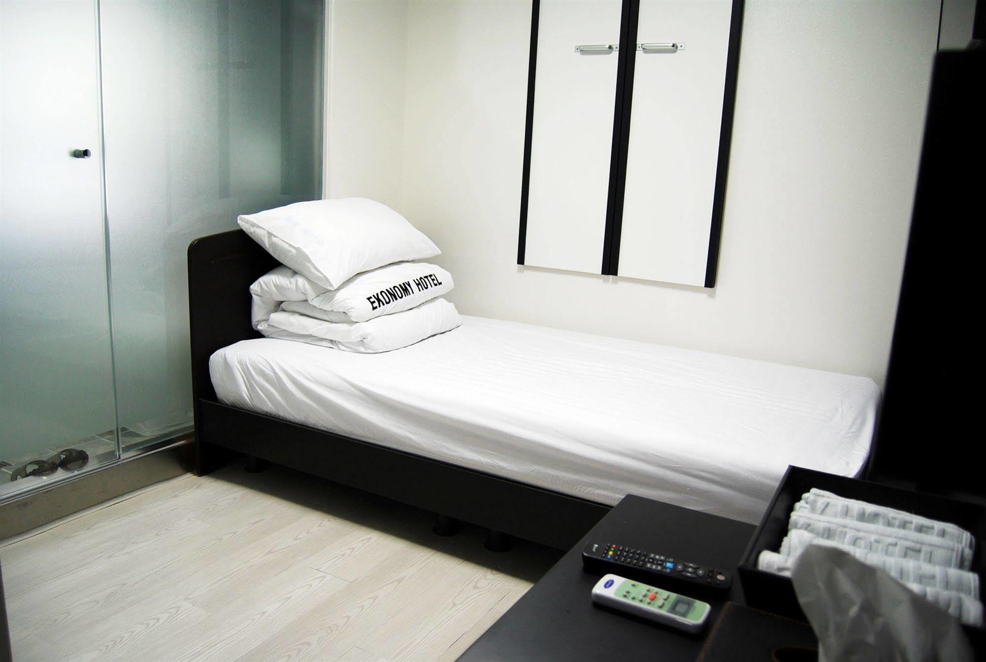 Ekonomy Hotel Nampo Busan Exteriör bild
