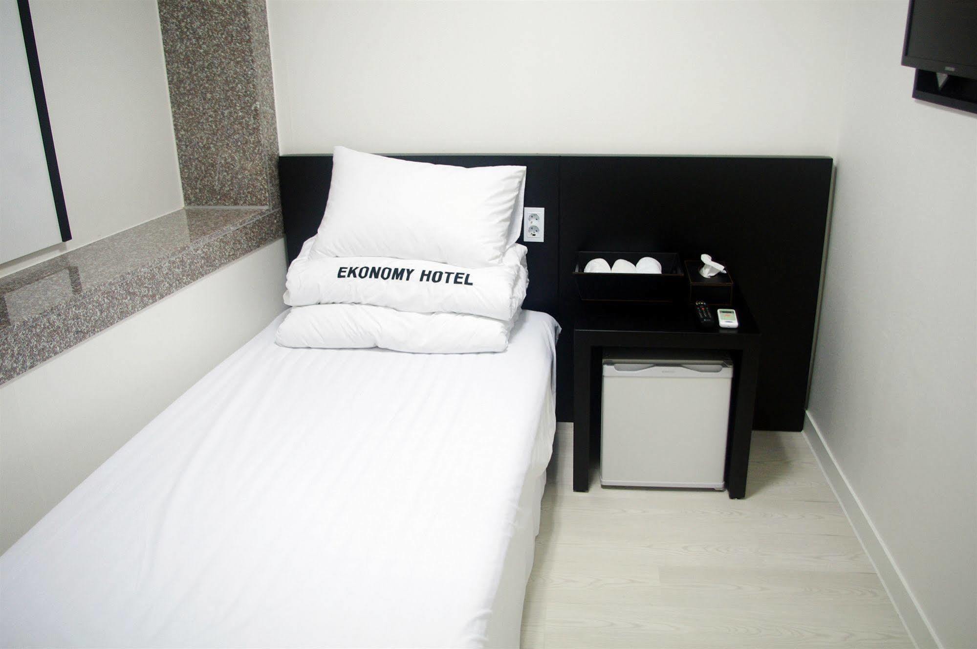Ekonomy Hotel Nampo Busan Exteriör bild